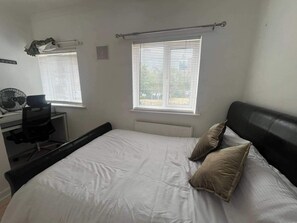 2 bedrooms, iron/ironing board, bed sheets - Beautiful London City Home (London)