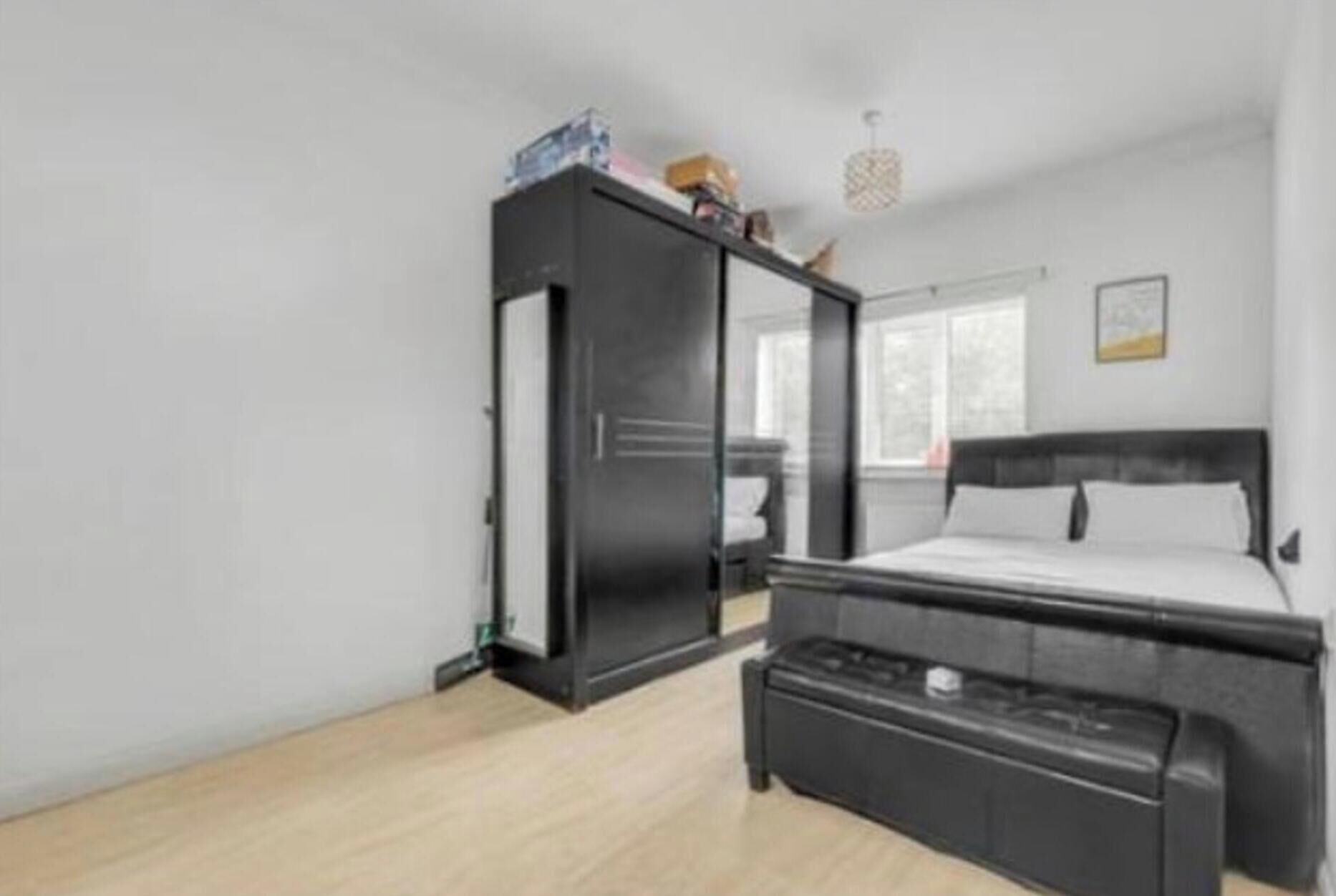 4 bedrooms, iron/ironing board, free wired Internet, bed sheets