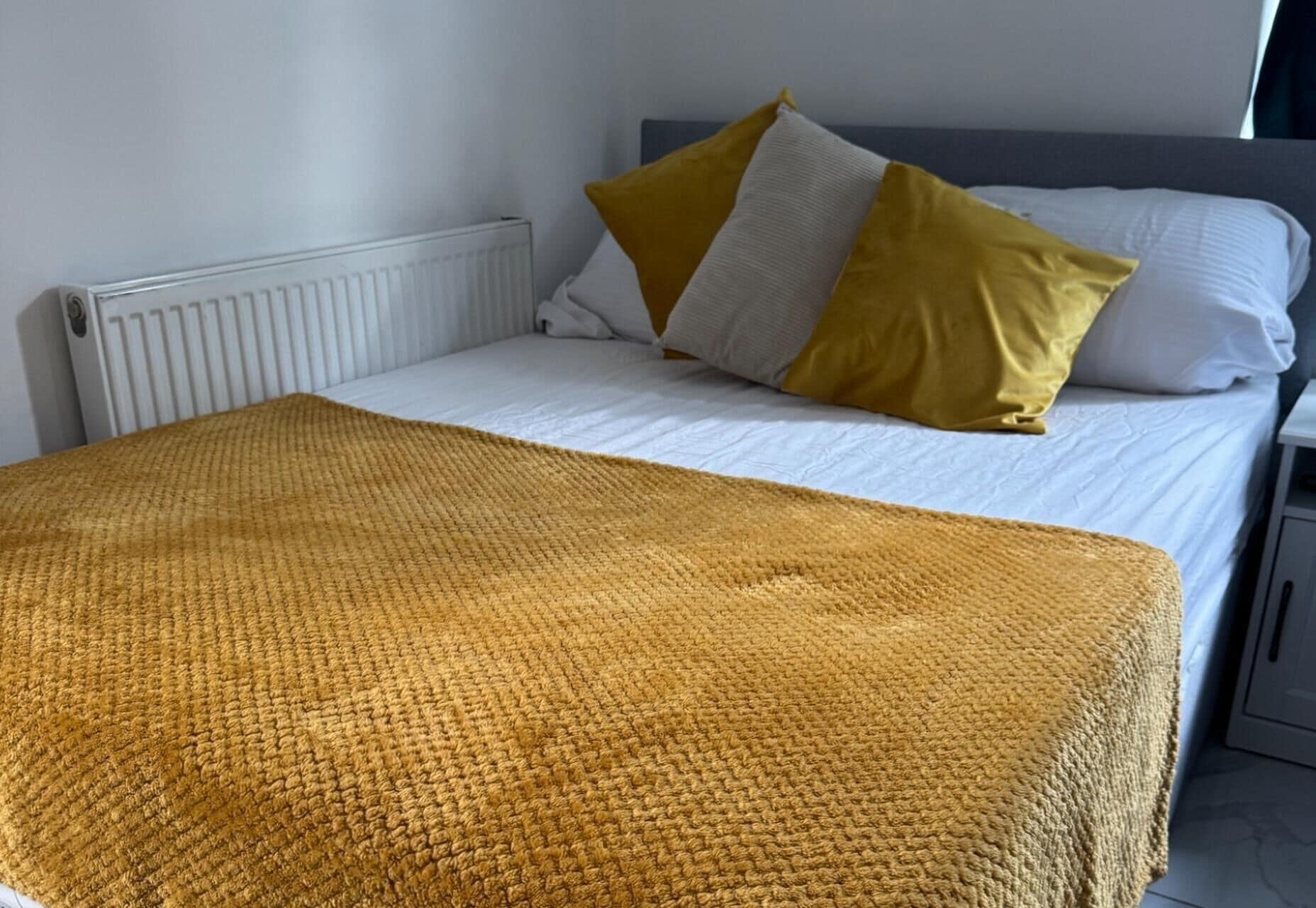 2 bedrooms, iron/ironing board, bed sheets