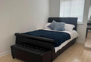 2 bedrooms, iron/ironing board, bed sheets - Beautiful London City Home (London)