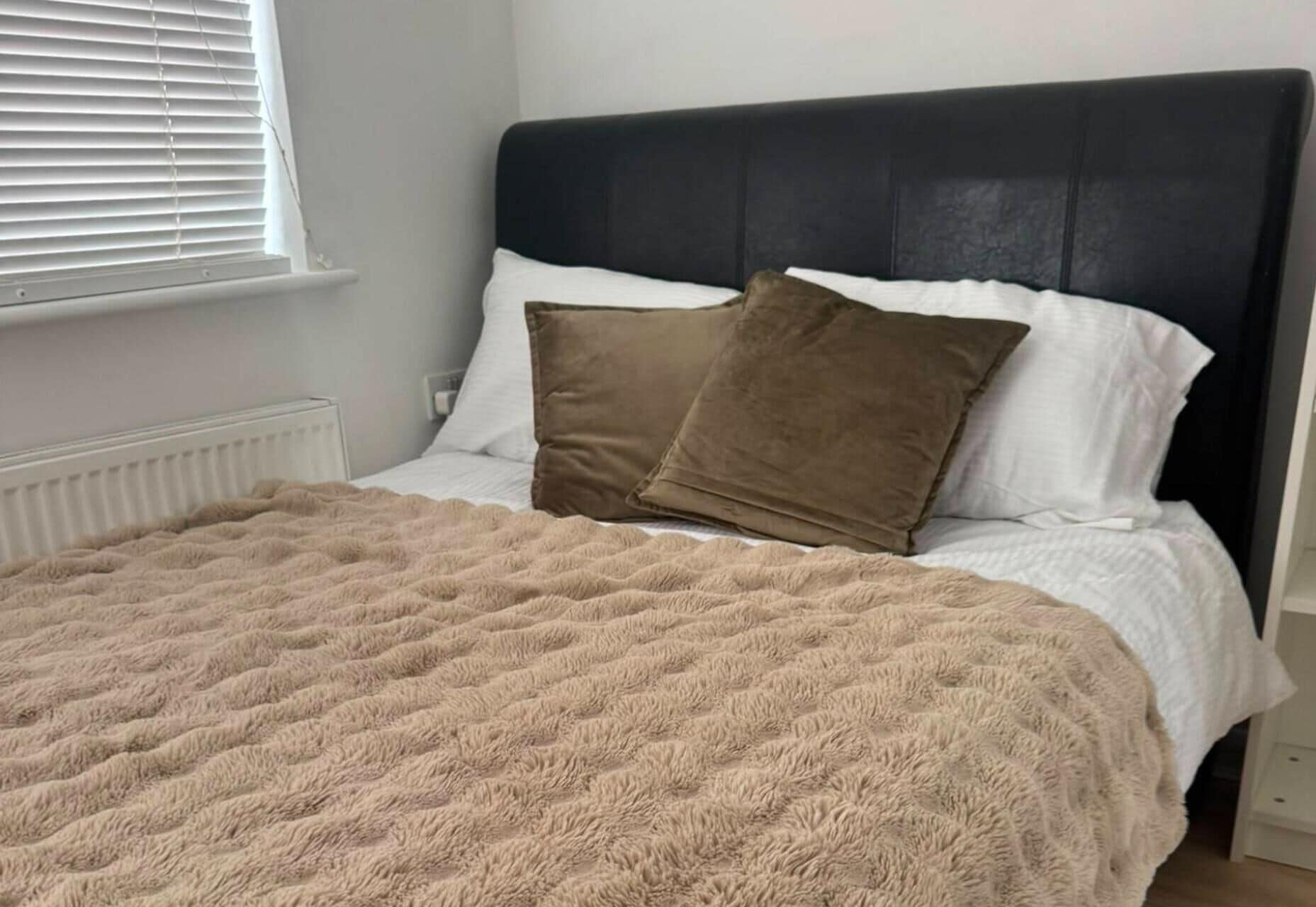 2 bedrooms, iron/ironing board, bed sheets