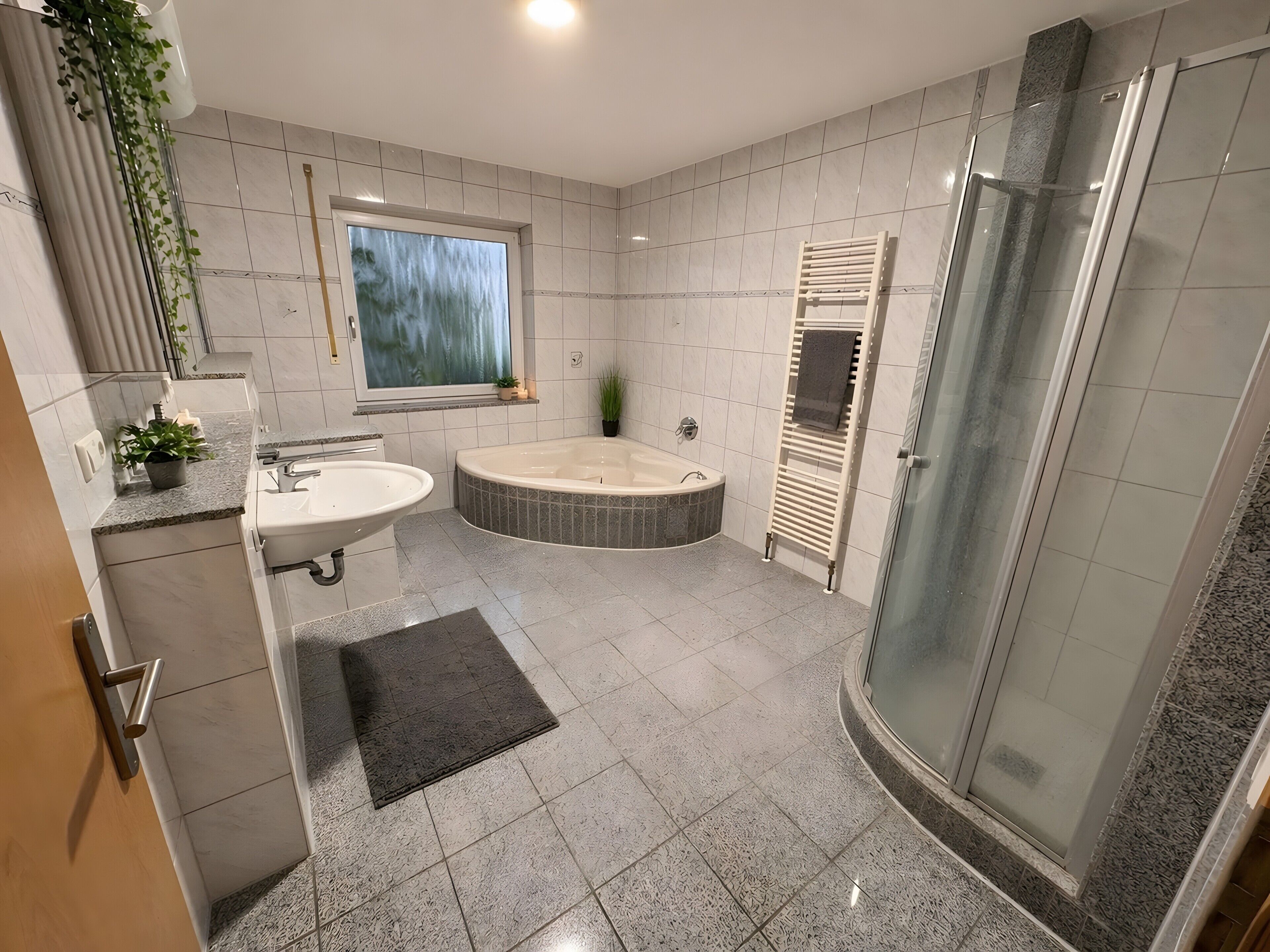 Een douche, een haardroger, handdoeken