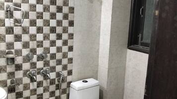 Standard Double Room | Bilik Mandi