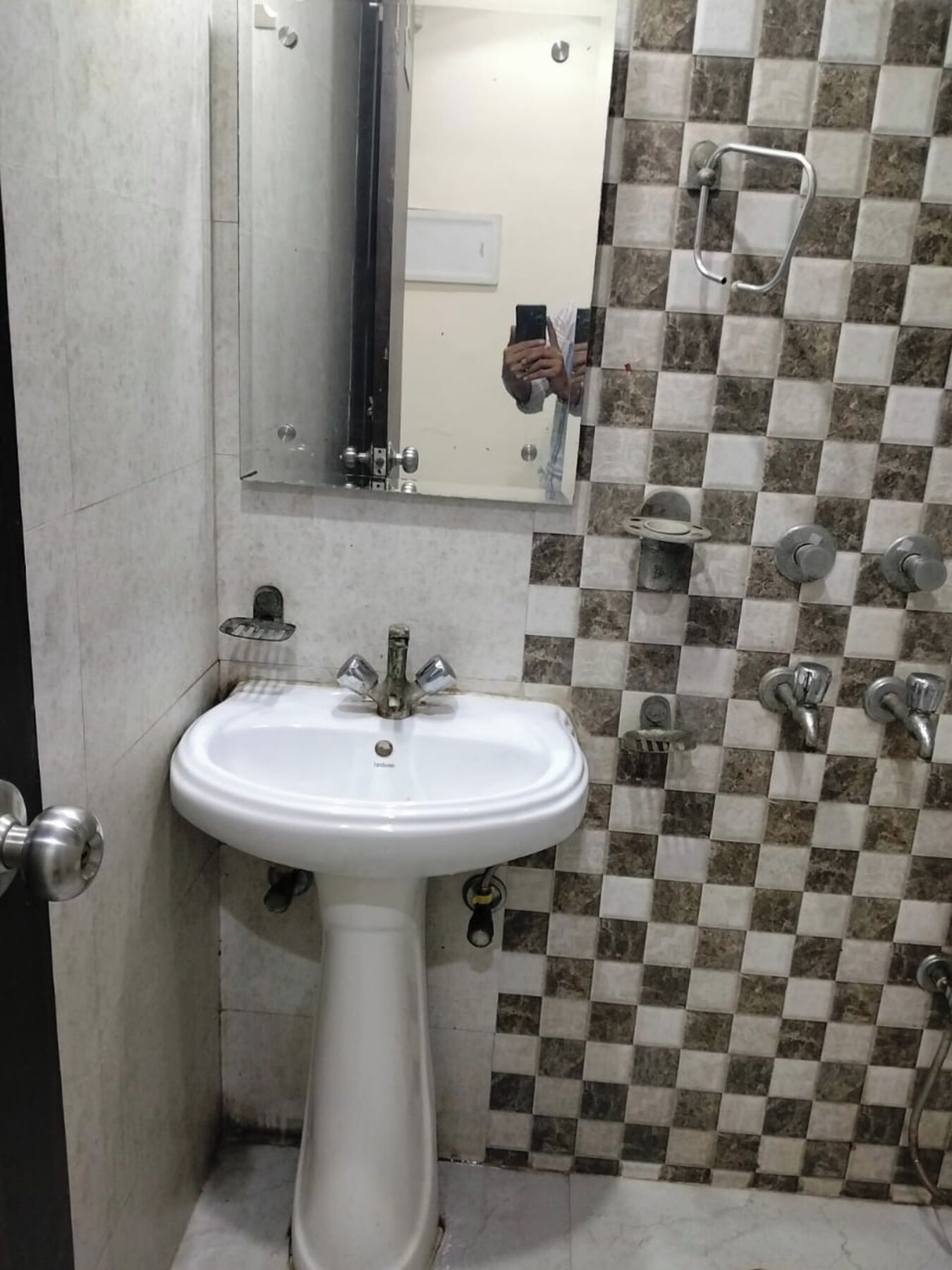 Kamar Double Standar | Kamar mandi