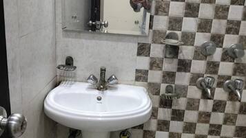 Standard Double Room | Bilik Mandi