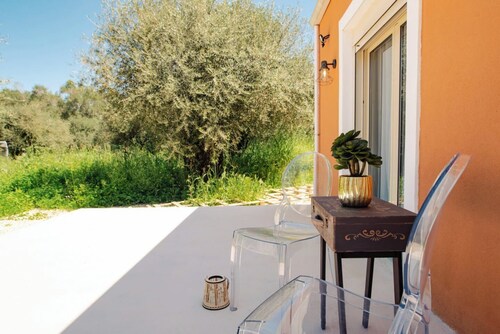 A holiday one bedroom home with all modern amenities, sun terrace and garden.