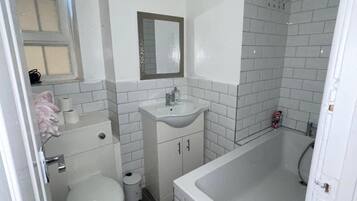 Ensemble douche/baignoire, baignoire relaxante profonde, sèche-cheveux