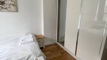 2 chambres, fer et planche à repasser, Wi-Fi gratuit, draps fournis