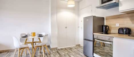 Fridge, microwave, coffee/tea maker, electric kettle