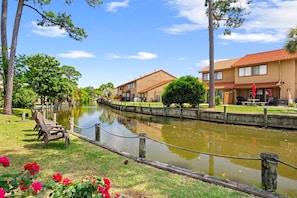 So peaceful! - Relax Patio Canal View Ocean Pool & Clubhouse, 11 pools, pickle ball, gym, mini golf (Panama City Beach)