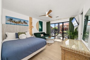 Day bedroom  - Relax Patio Canal View Ocean Pool & Clubhouse, 11 pools, pickle ball, gym, mini golf (Panama City Beach)