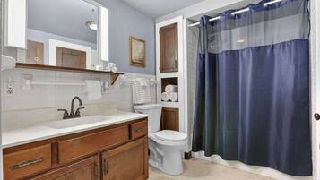 Shower, towels, shampoo