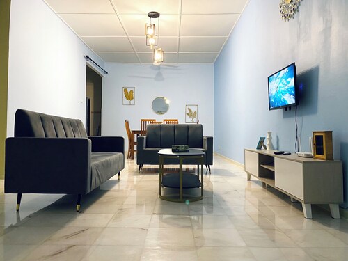 Premium KLIA Homestay Near Sepang Circuit - WiFi - 15 mins - Family Friendly