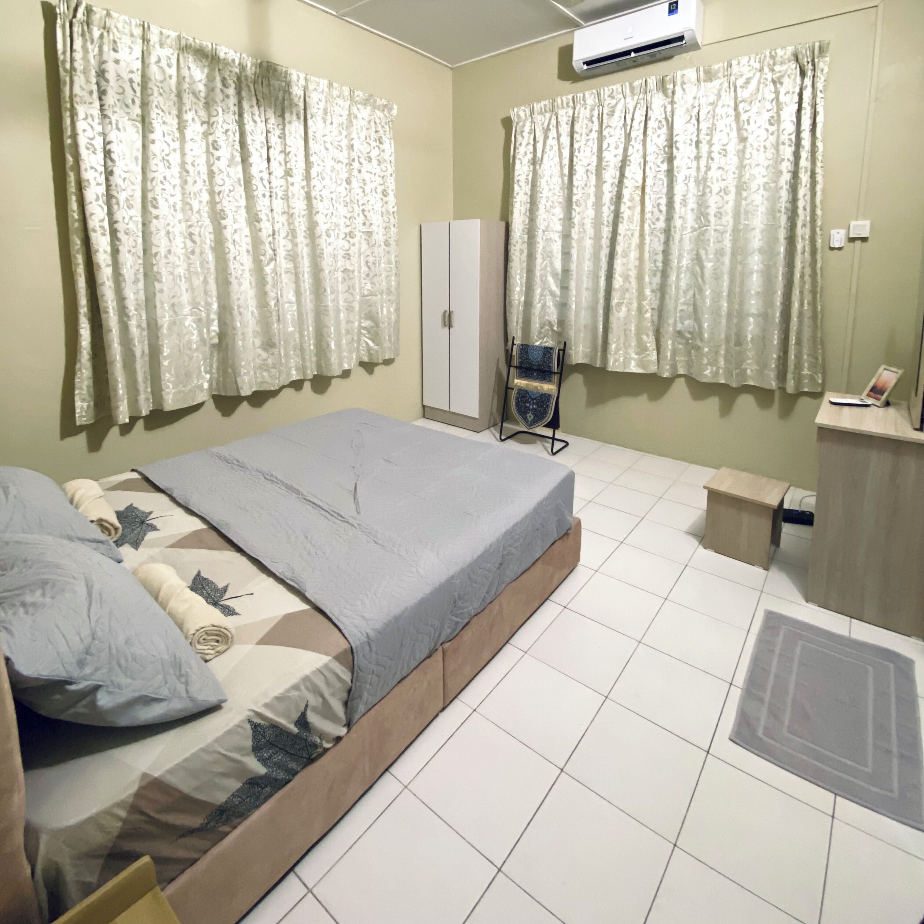 4 bedrooms, desk, iron/ironing board, free WiFi