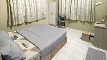 4 bedrooms, desk, iron/ironing board, free WiFi