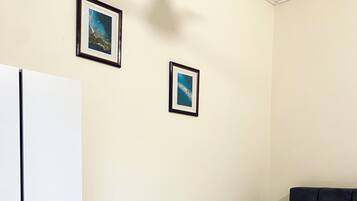 4 bedrooms, desk, iron/ironing board, free WiFi
