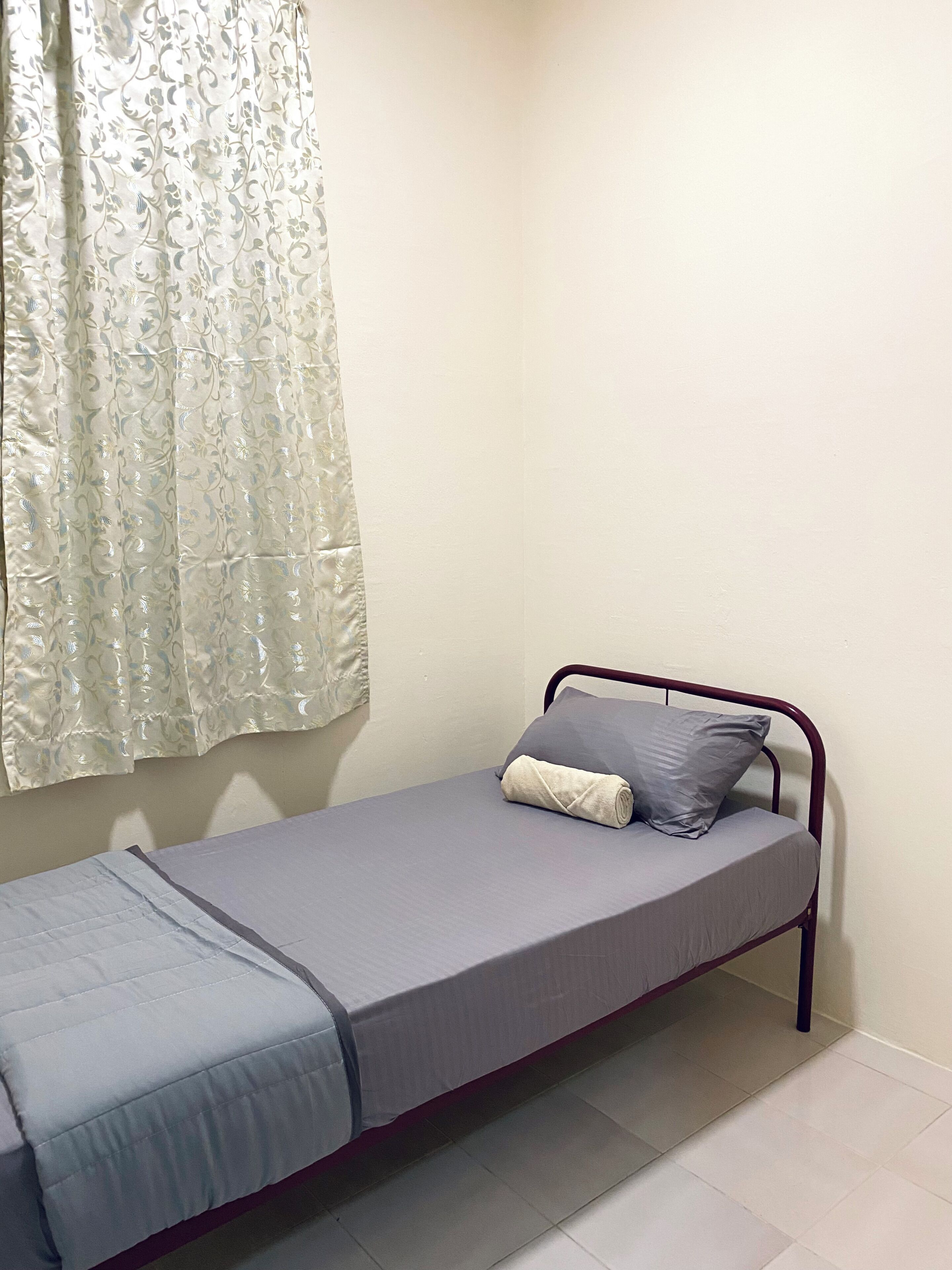 4 bedrooms, desk, iron/ironing board, free WiFi