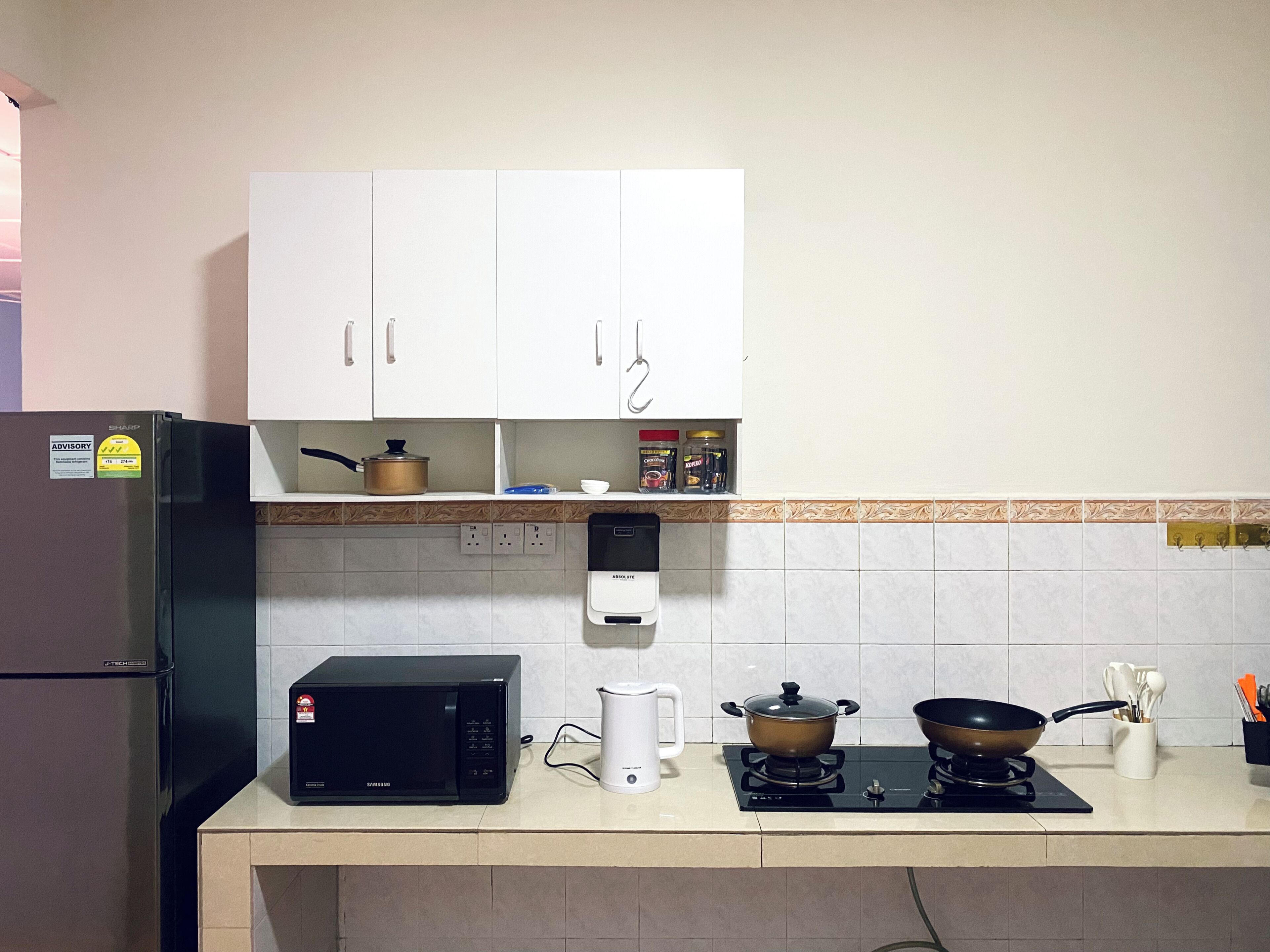 Fridge, microwave, stovetop, dishwasher