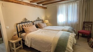 4 bedrooms, WiFi, bed sheets
