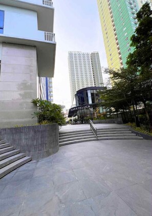 Exterior - The City Escape: Stylish Condo Near Ayala Bloc & IT Park (Cebu City)