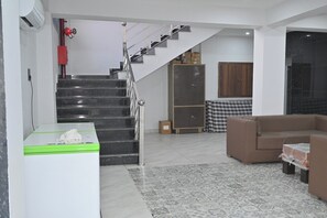 Living area - Purav Hotel (Kharkhoda)
