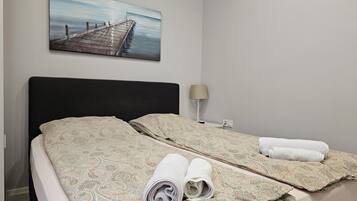 1 habitación, tabla de planchar con plancha, wifi y ropa de cama