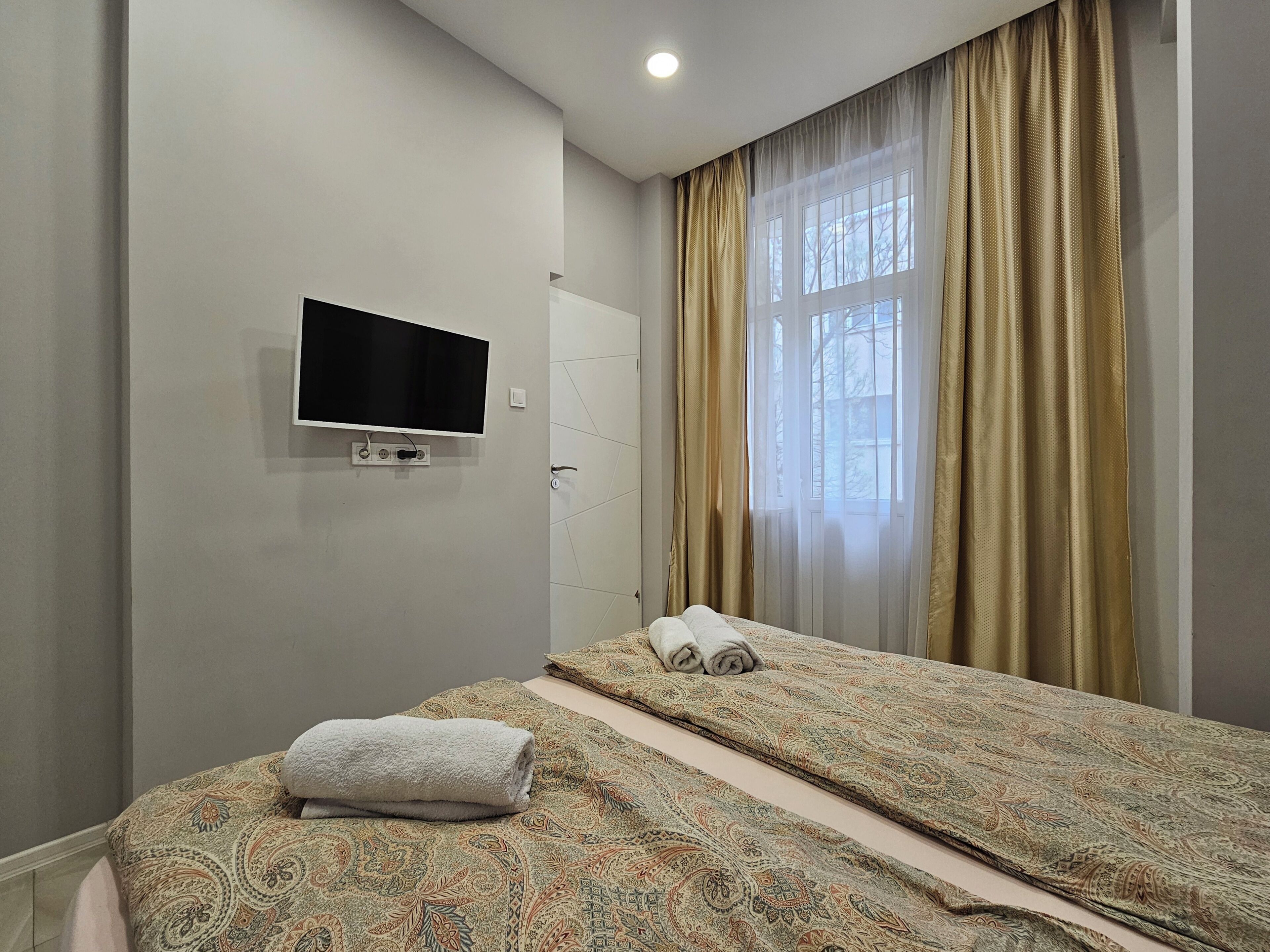 1 habitación, tabla de planchar con plancha, wifi y ropa de cama 
