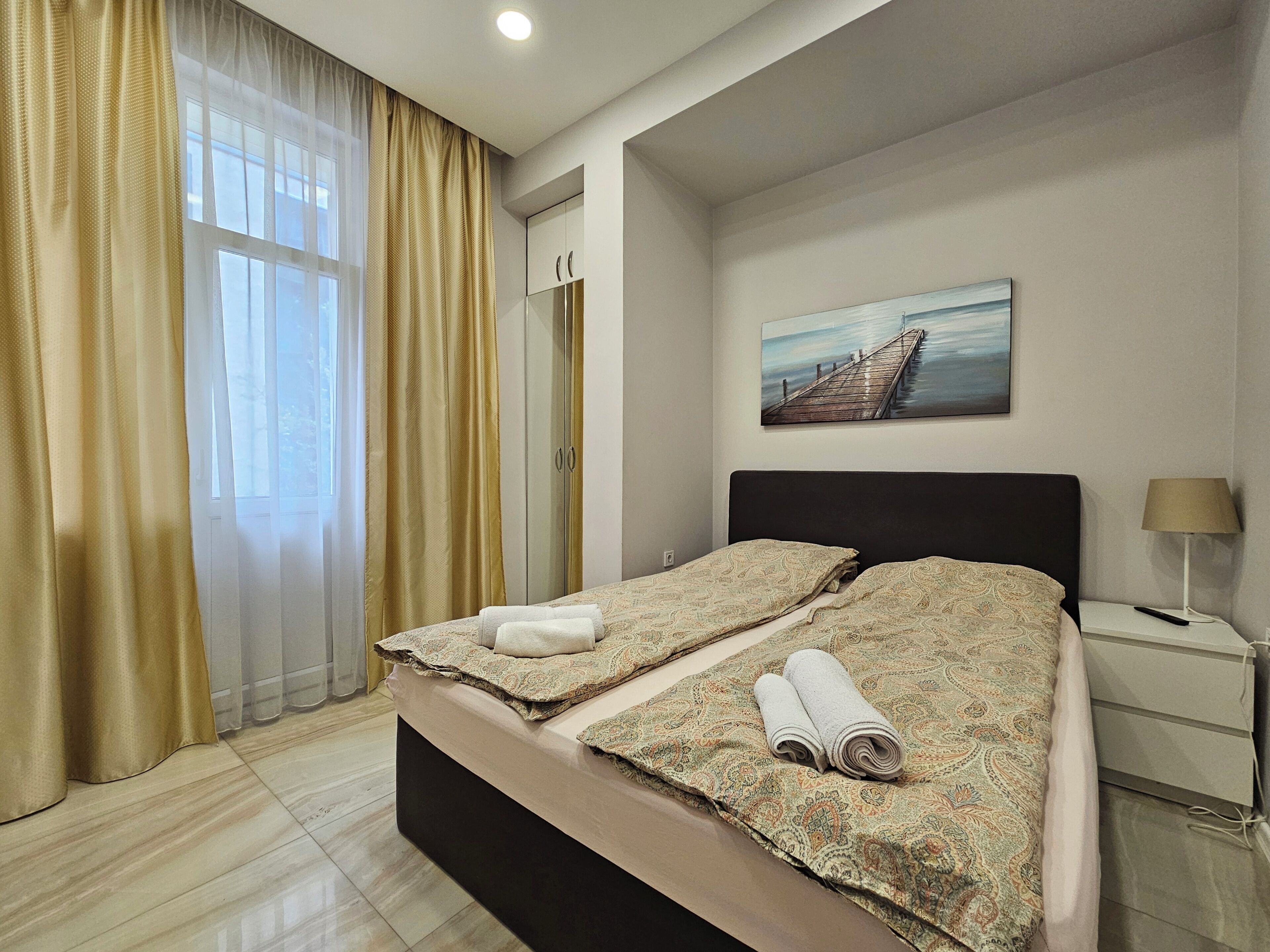 1 chambre, fer et planche à repasser, Wi-Fi, draps fournis