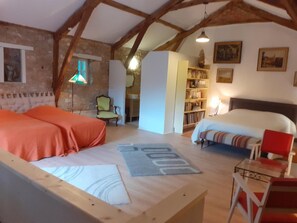 Room - Holiday Home “Les Vitarelles” with Wi-Fi (Berganty)