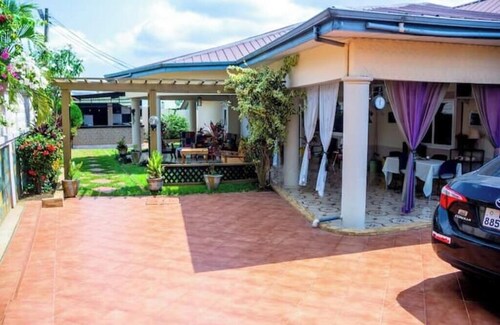 Bright, Cheerful & Dreamy Stay in a Central Location