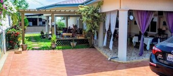 Bright, Cheerful & Dreamy Stay in a Central Location
