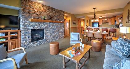 NEW: Two Harbors Superior Lakefront 2BR Retreat | Pool | Hot Tub & Sauna | EV