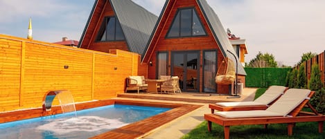 Bungalow Deluxe, quang cảnh hồ bơi | Hồ bơi | 2 hồ bơi ngoài trời