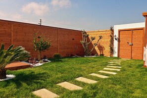 Deluxe Bungalow, Pool View | Property grounds