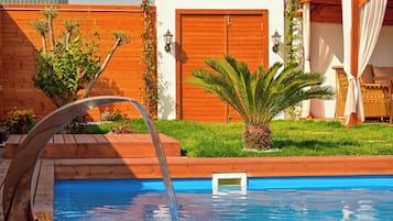 Bungalow Deluxe, vue sur la piscine | Piscine