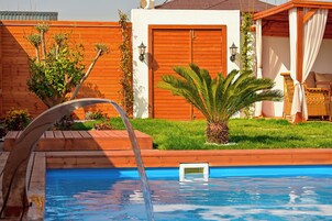 Bungalow Deluxe, vistas a la piscina | Piscina | 2 piscinas al aire libre