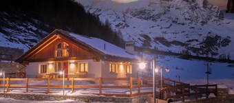 Exclusive chalet with sun terraces and glorious views of the Matterhorn mountain