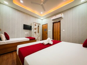Triple Room | Free WiFi - Hotel Nutan Ashray – 200 Mtr From Prem Mandir (Vrindavan)
