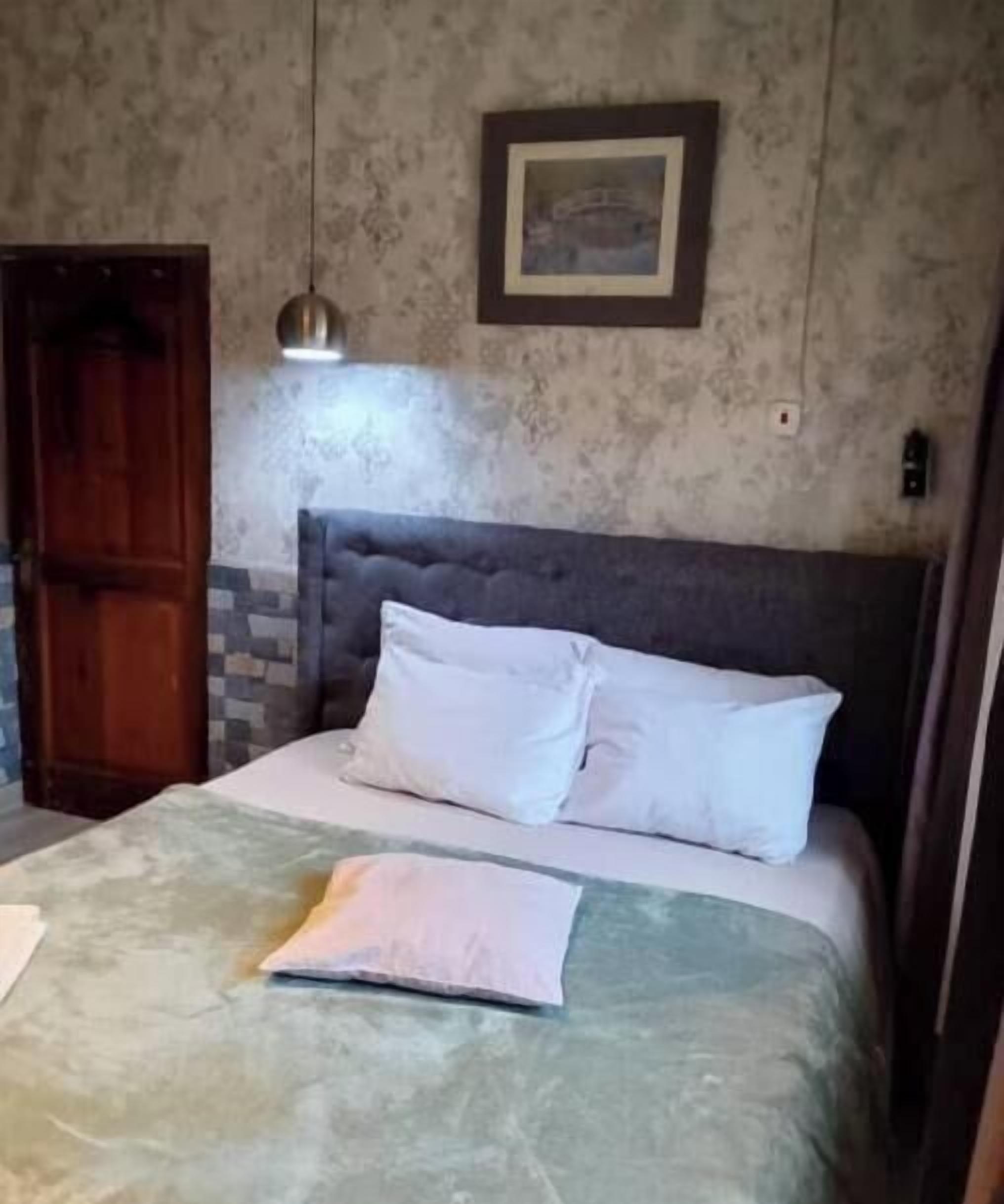 1 habitación, tabla de planchar con plancha, wifi y ropa de cama 