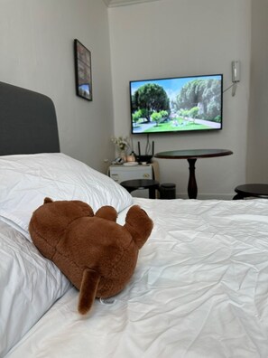 1 habitación, tabla de planchar con plancha, wifi y ropa de cama 
