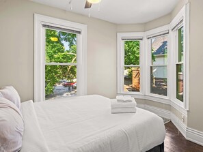 6 habitaciones, tabla de planchar con plancha, wifi y ropa de cama 