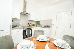 Fridge, microwave, electric kettle, toaster - The Residence by Guestz (Cheltenham)