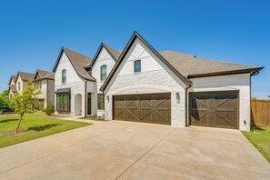 House (5 Bedrooms) | Interior - Near PGA Frisco District & The Star! High-end Home (Frisco)