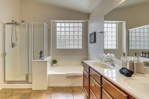 Interior - 1 Mi to Goodyear Ballpark! Family Getaway w/ Pool (Goodyear)