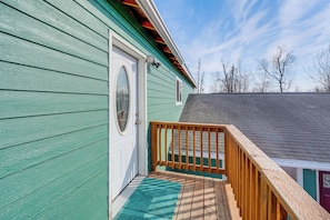 A green building with a wooden deck, a door, and a window. - Alaskan Adventure Base 2 Mi to Dtwn Wasilla (Wasilla)