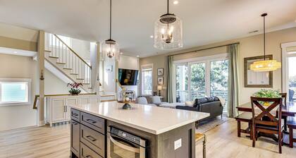 Luxe 2-home Combo in Carolina Beach: Walk to Water