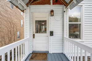 Interior - 1 Mi to Erie Canalway Trail! Condo w/ Grill (Little Falls)