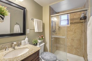 Interior - 12 Mi to Nat'l Mall: Cozy Apt w/ Shared Patio (Springfield)
