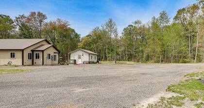 Woodsy + Secluded! Amish Country Retreat in Hartly