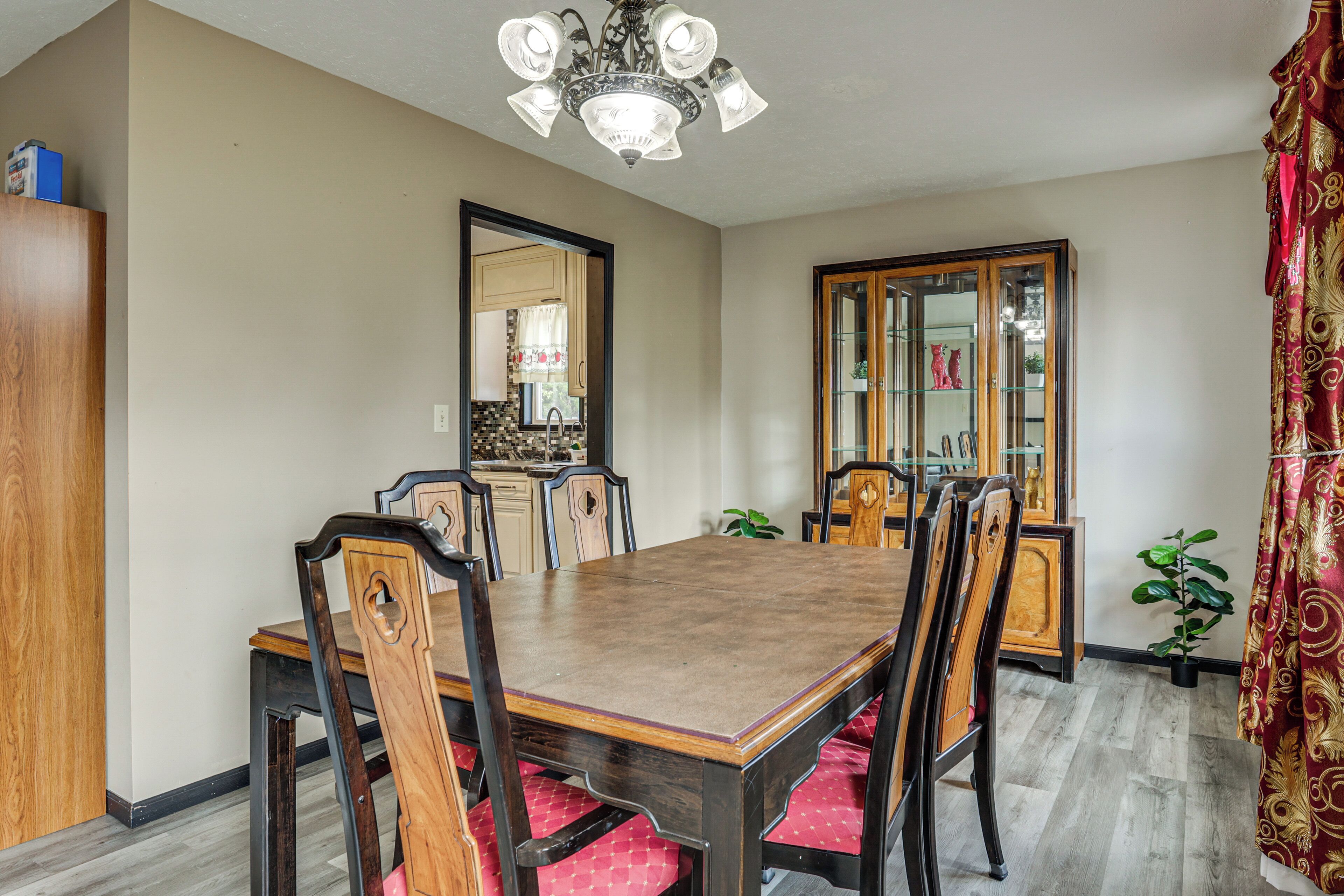 House (4 Bedrooms) | Interior